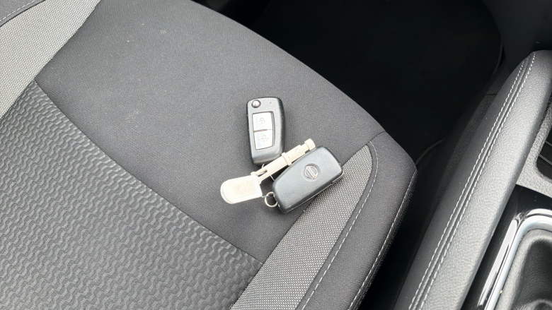 Nissan Qashqai 1.3 DiG-T Acenta Premium 5dr Petrol Hatchback